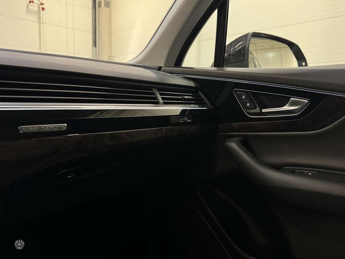 Audi Q7, 3.0 l., off-road / crossover