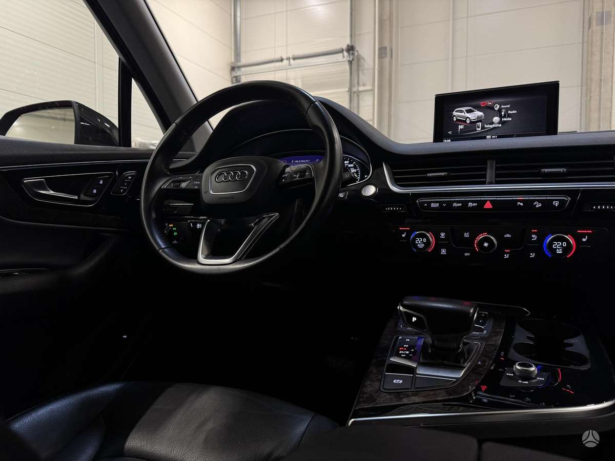 Audi Q7, 3.0 l., off-road / crossover