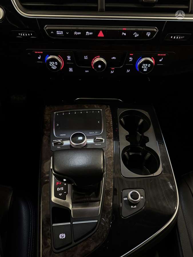 Audi Q7, 3.0 l., off-road / crossover