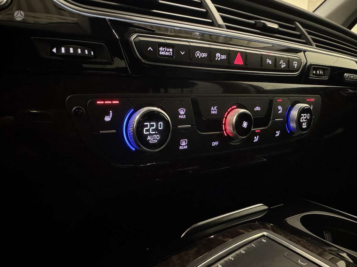 Audi Q7, 3.0 l., off-road / crossover