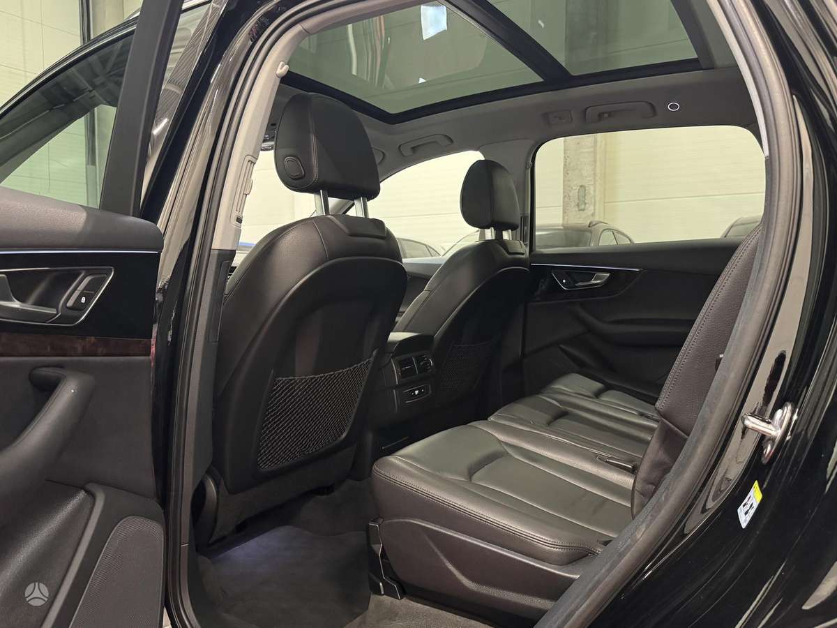 Audi Q7, 3.0 l., off-road / crossover