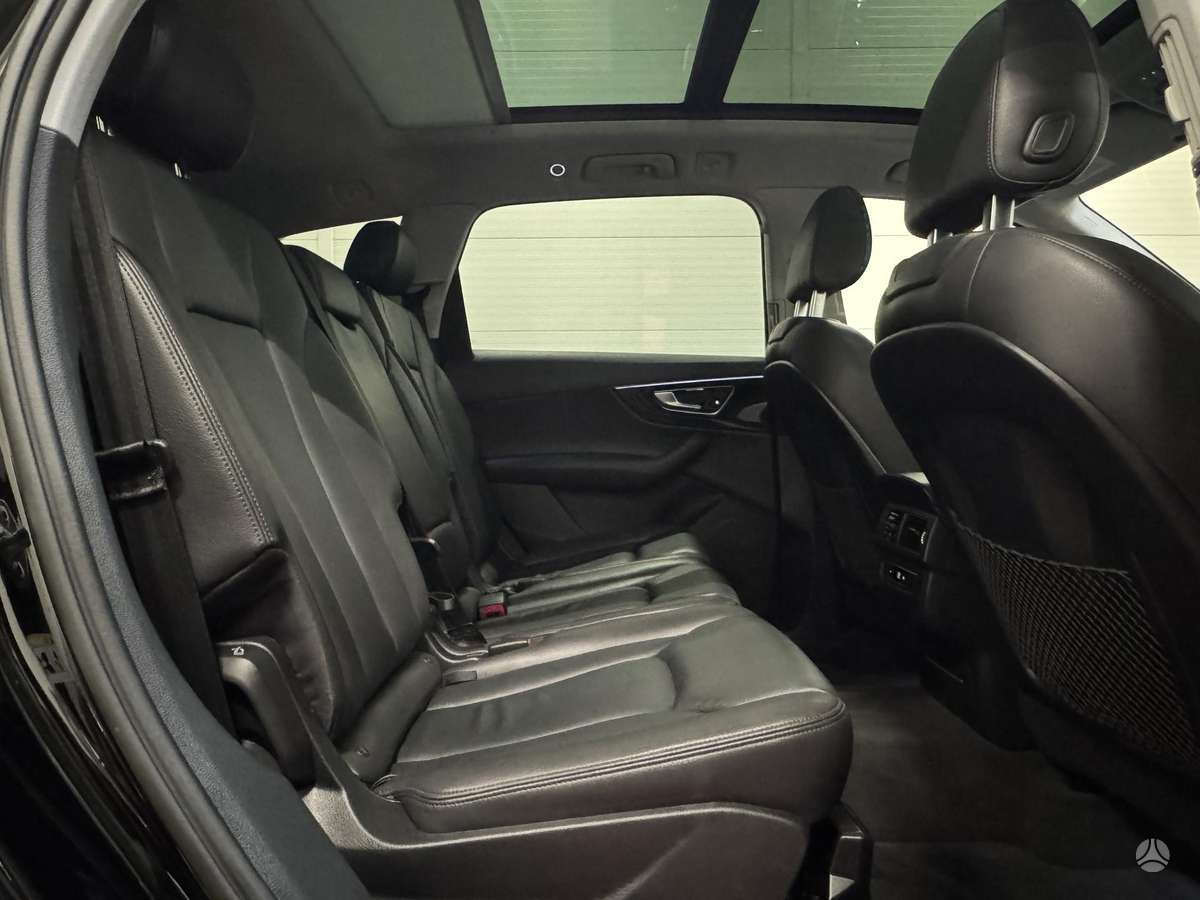 Audi Q7, 3.0 l., off-road / crossover