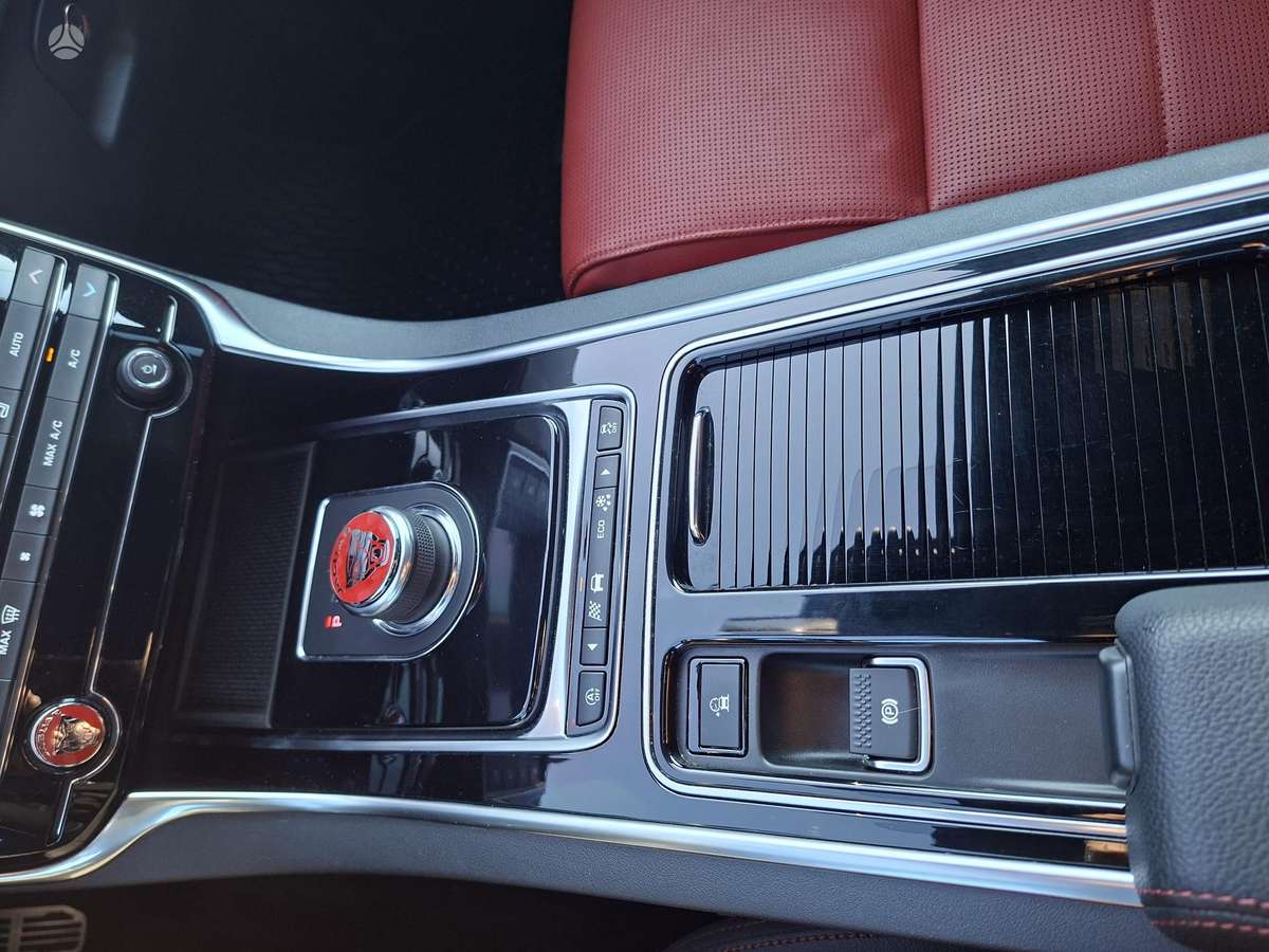Jaguar XE, 2.0 l., Седан