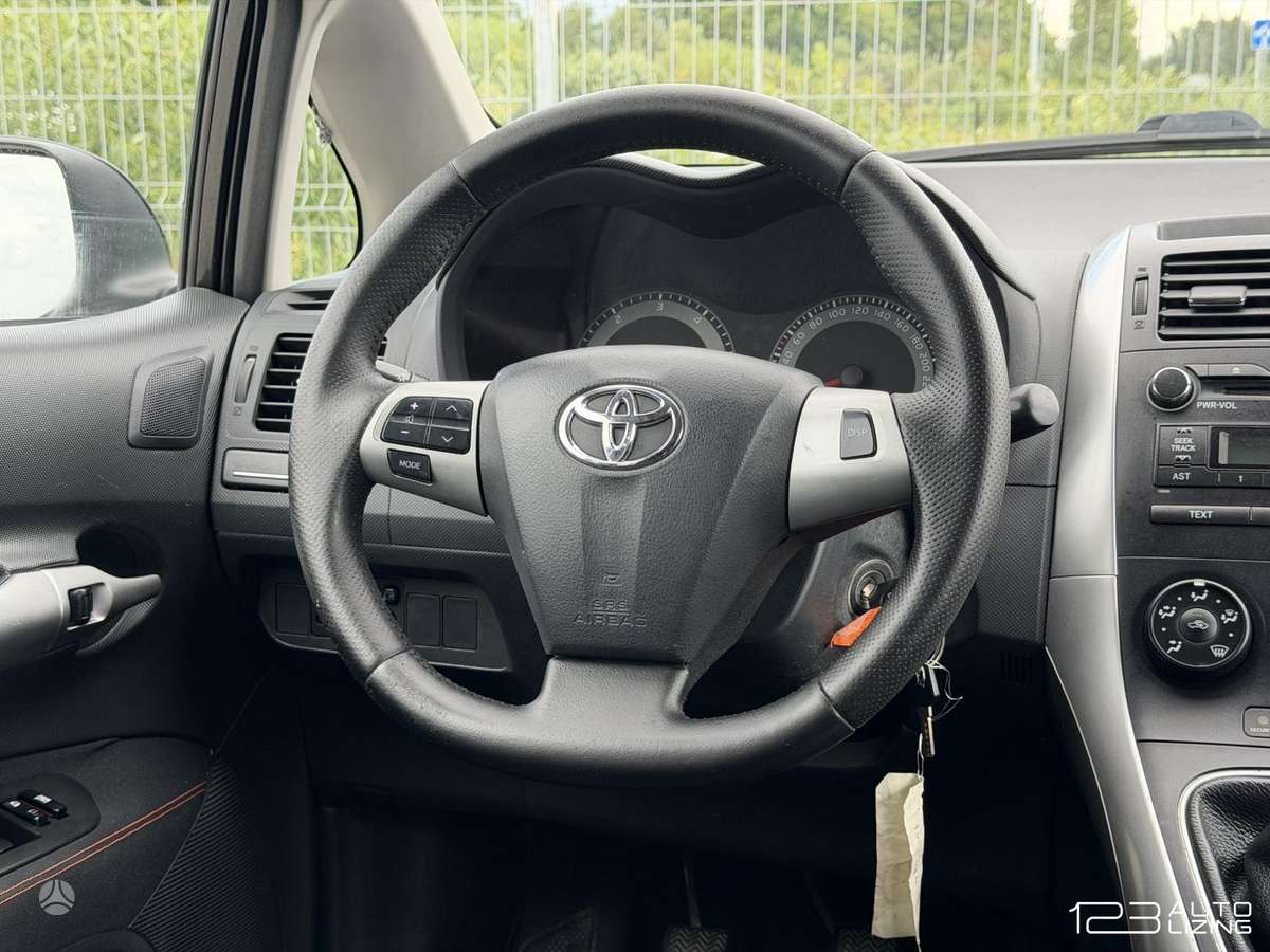Toyota Auris, 1.4 l., Хэтчбек