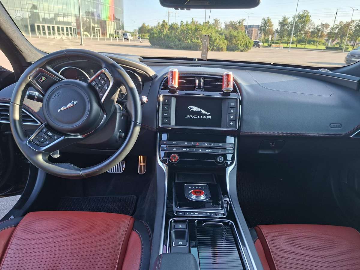 Jaguar XE, 2.0 l., Седан
