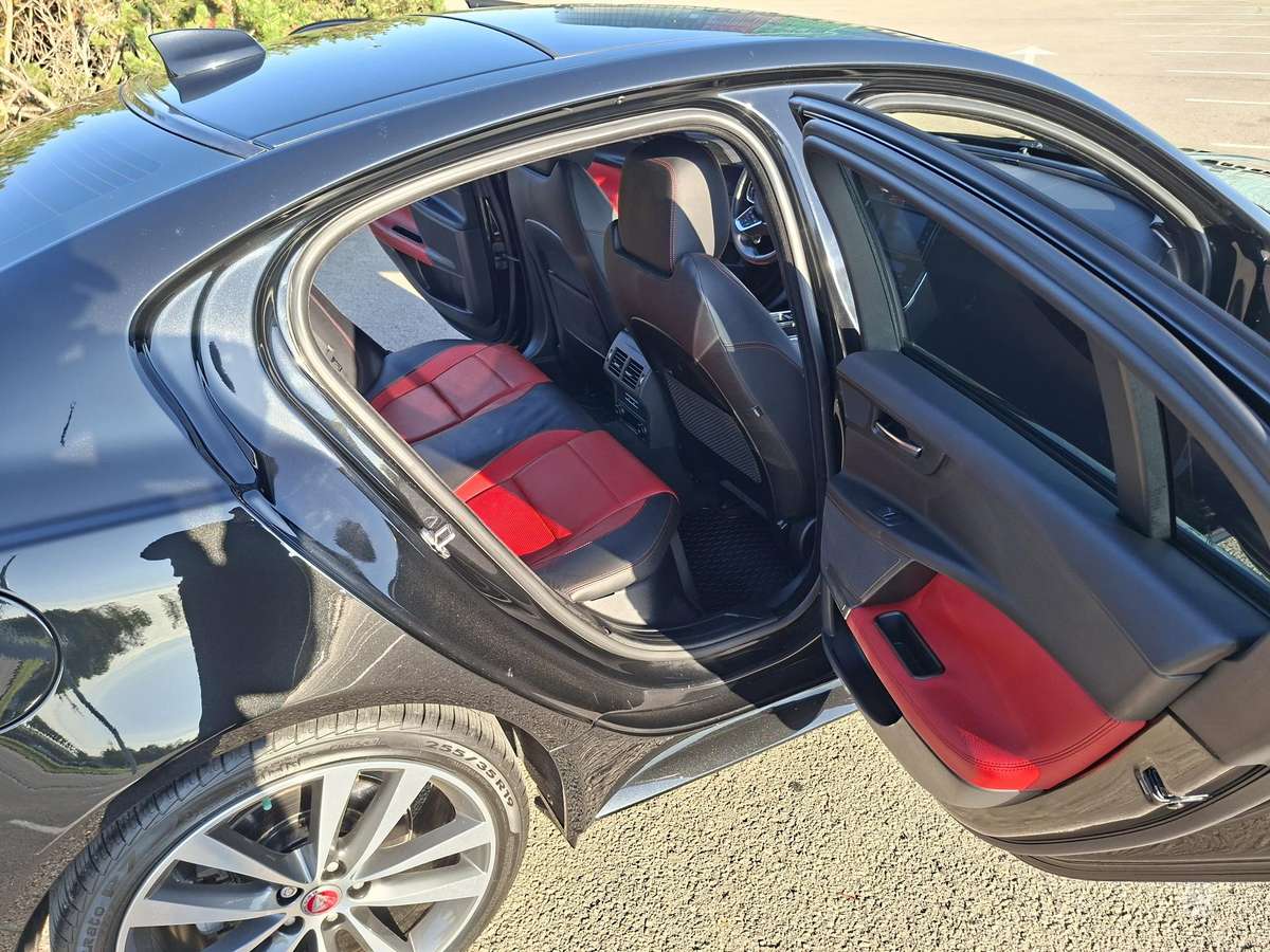 Jaguar XE, 2.0 l., Седан