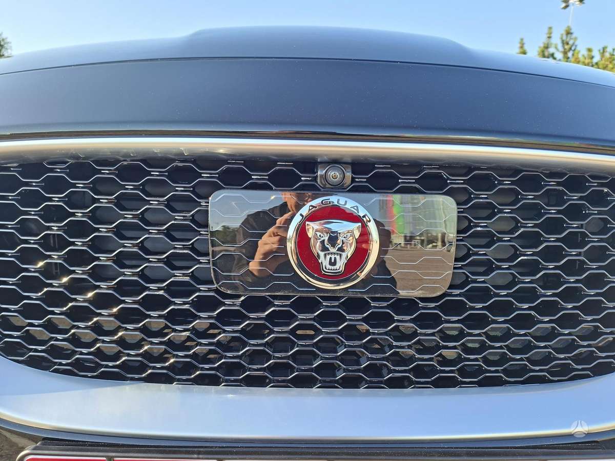 Jaguar XE, 2.0 l., Седан