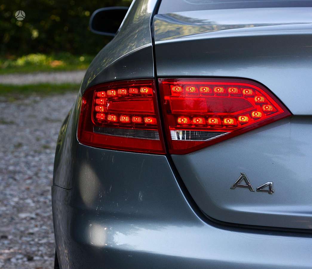 Audi A4, 2.0 l., Седан