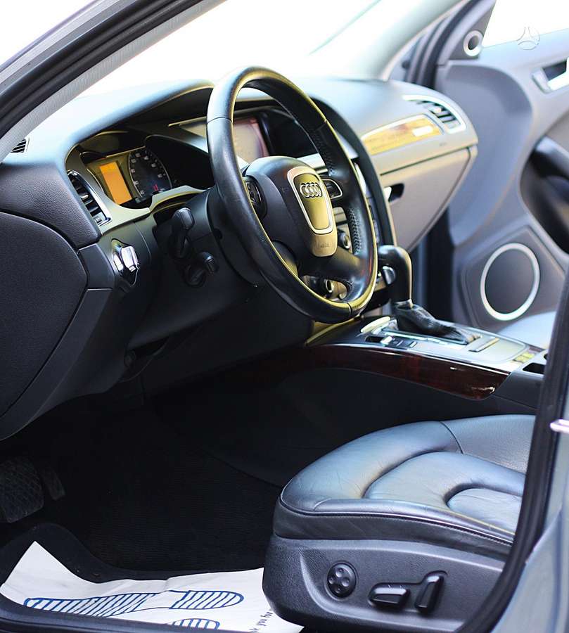 Audi A4, 2.0 l., Седан