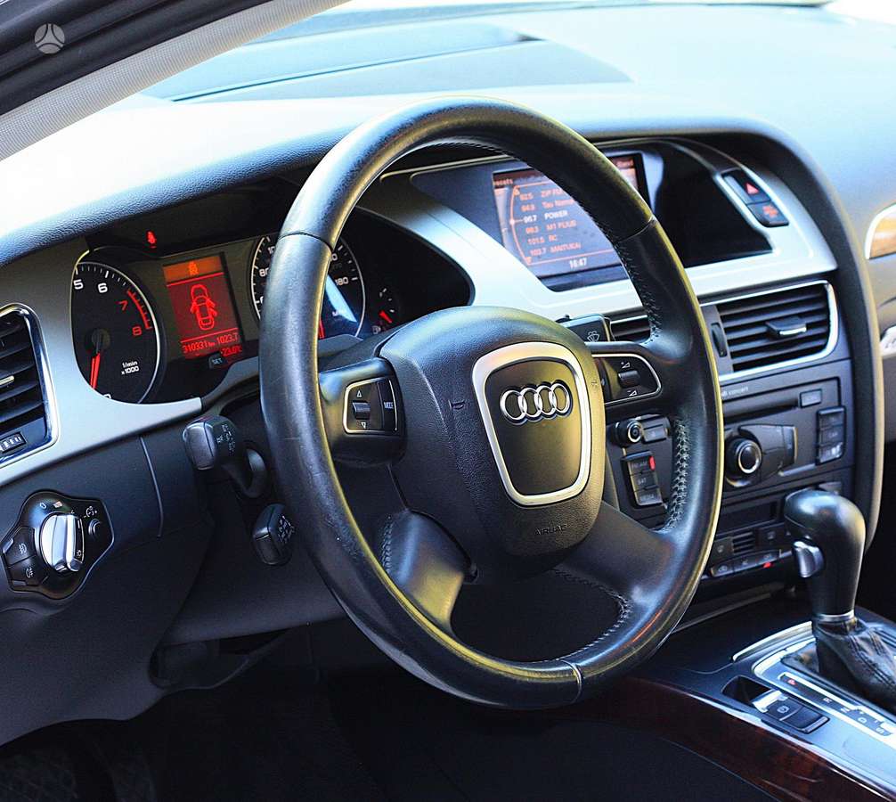 Audi A4, 2.0 l., Седан