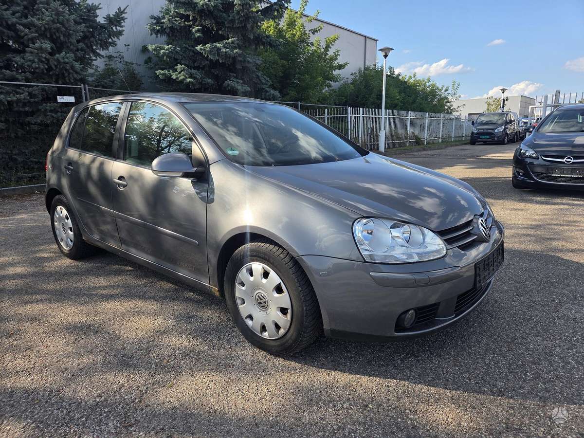 Volkswagen Golf - 2