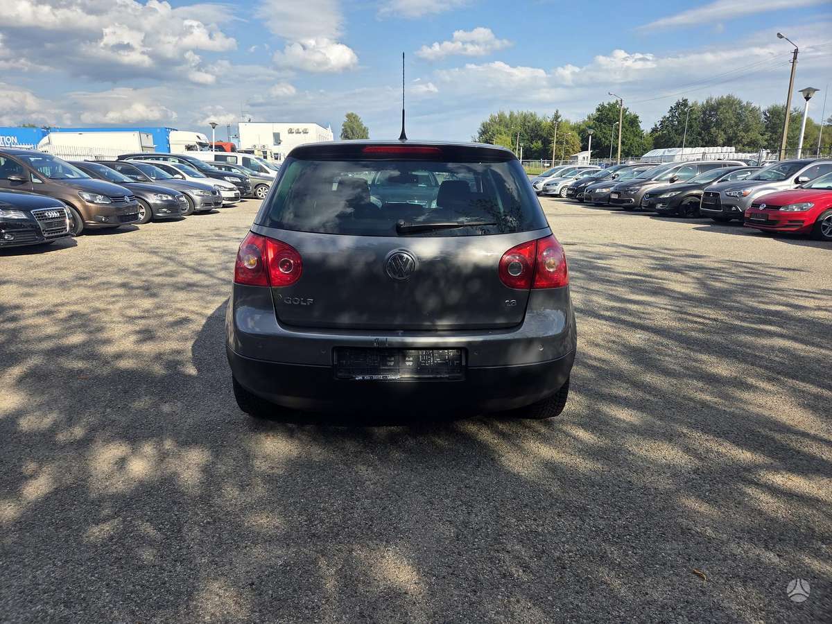 Volkswagen Golf - 5
