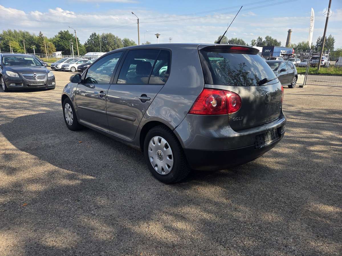 Volkswagen Golf - 6