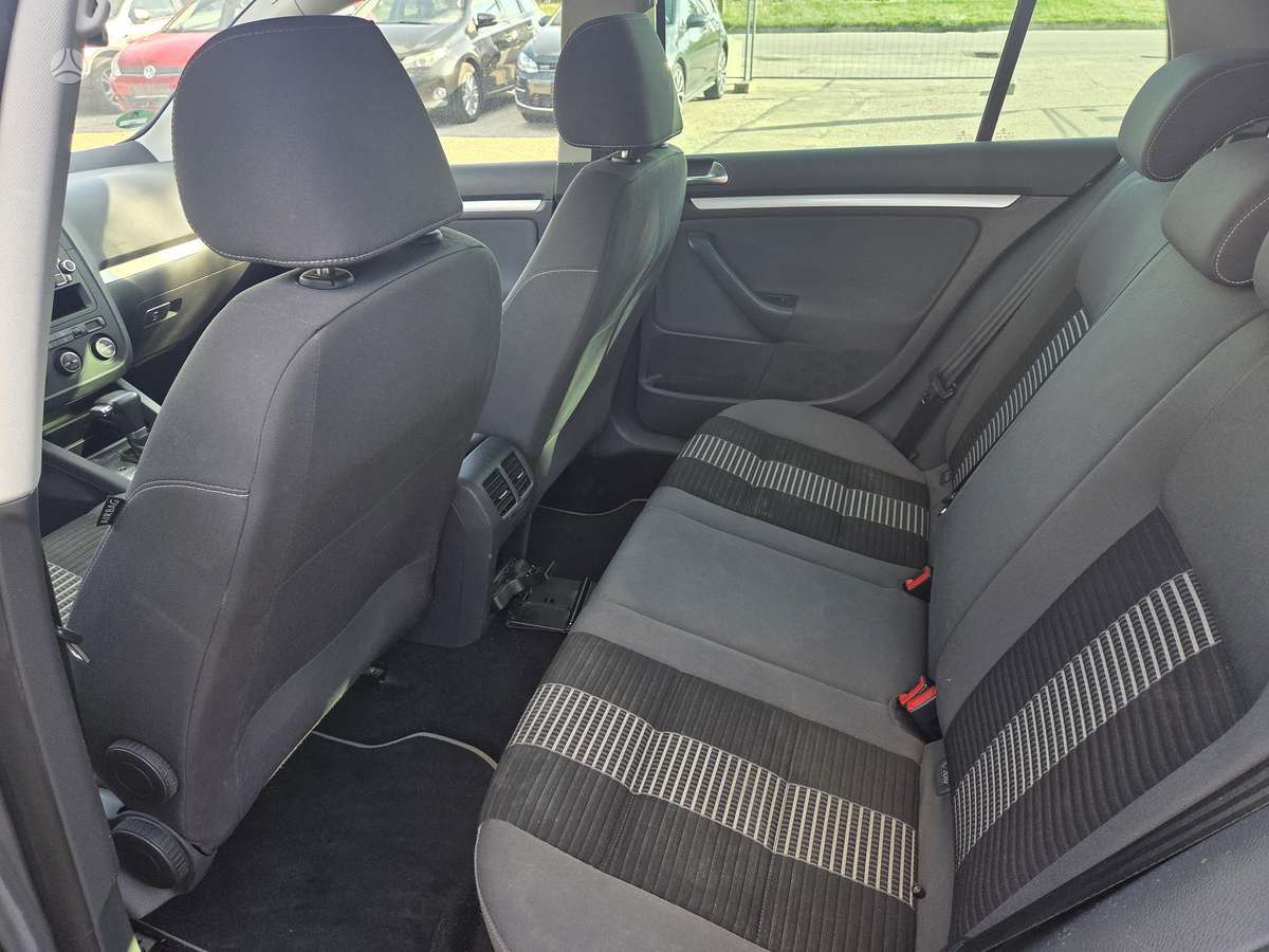 Volkswagen Golf - 10