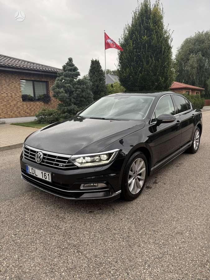 Volkswagen Passat - 1