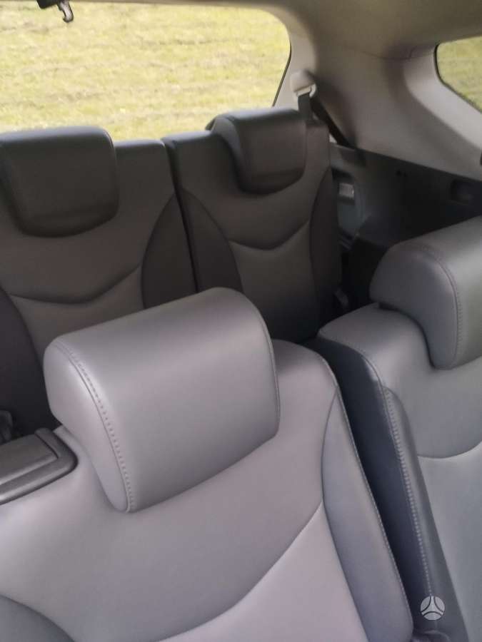 Toyota Prius+ - 8
