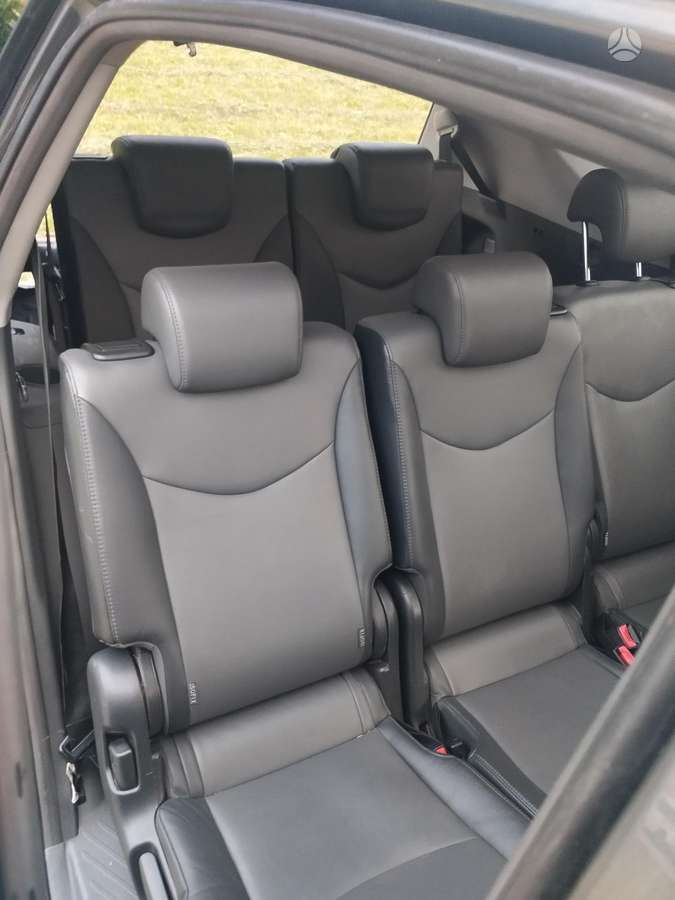 Toyota Prius+ - 12