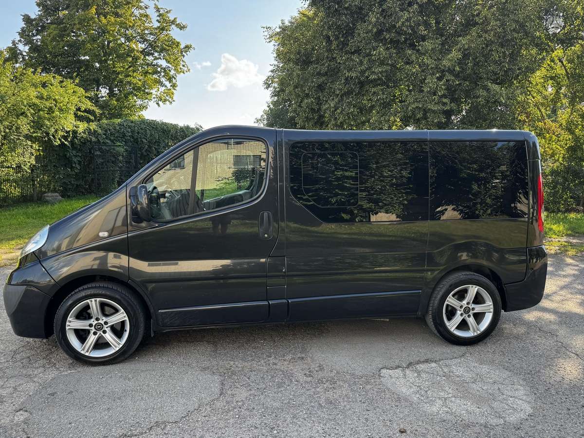Opel Vivaro, 2.5 l., Минивэн