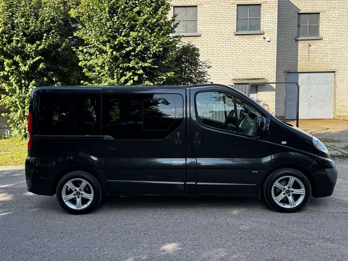 Opel Vivaro, 2.5 l., Минивэн