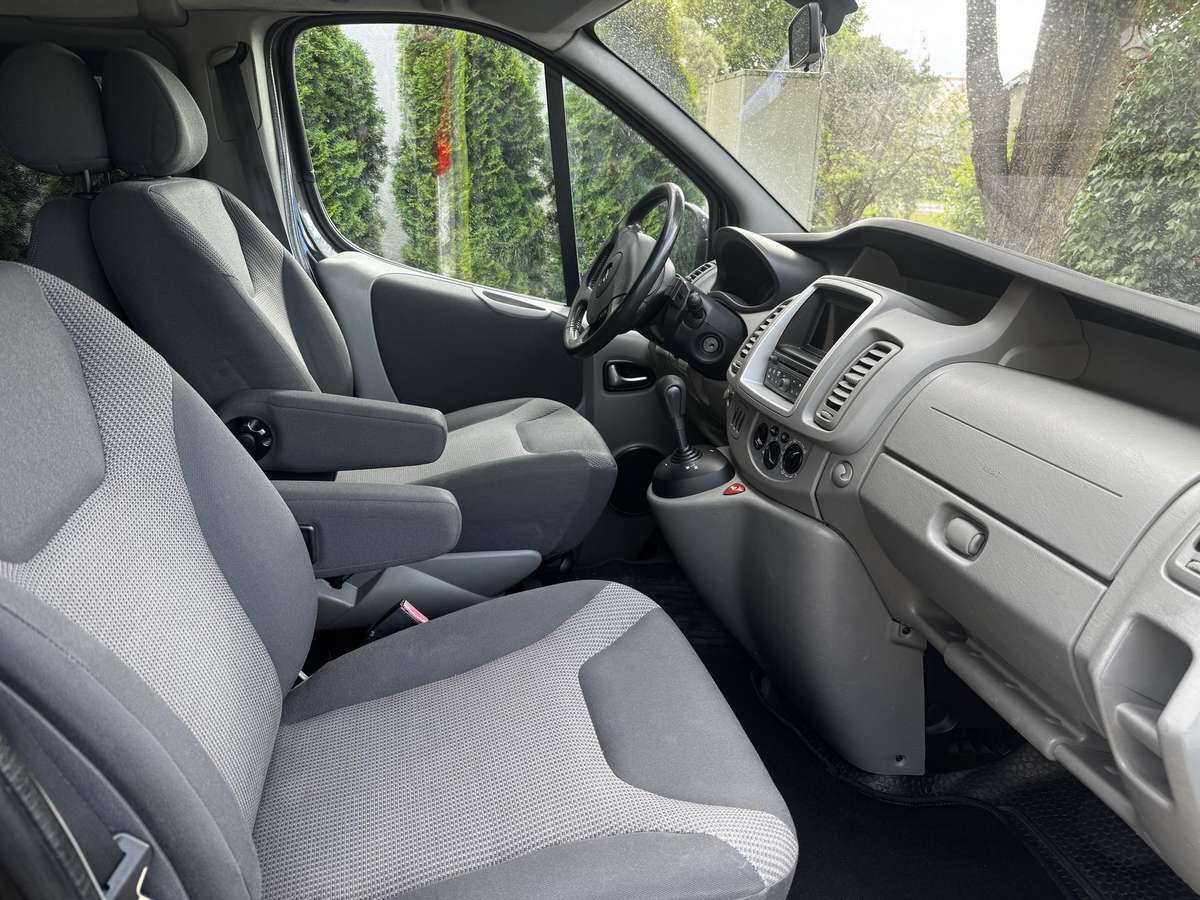 Opel Vivaro, 2.5 l., Минивэн