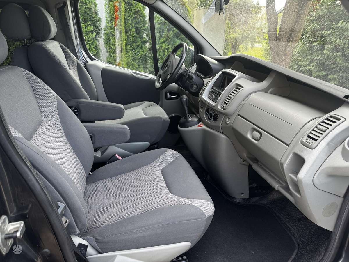 Opel Vivaro, 2.5 l., Минивэн