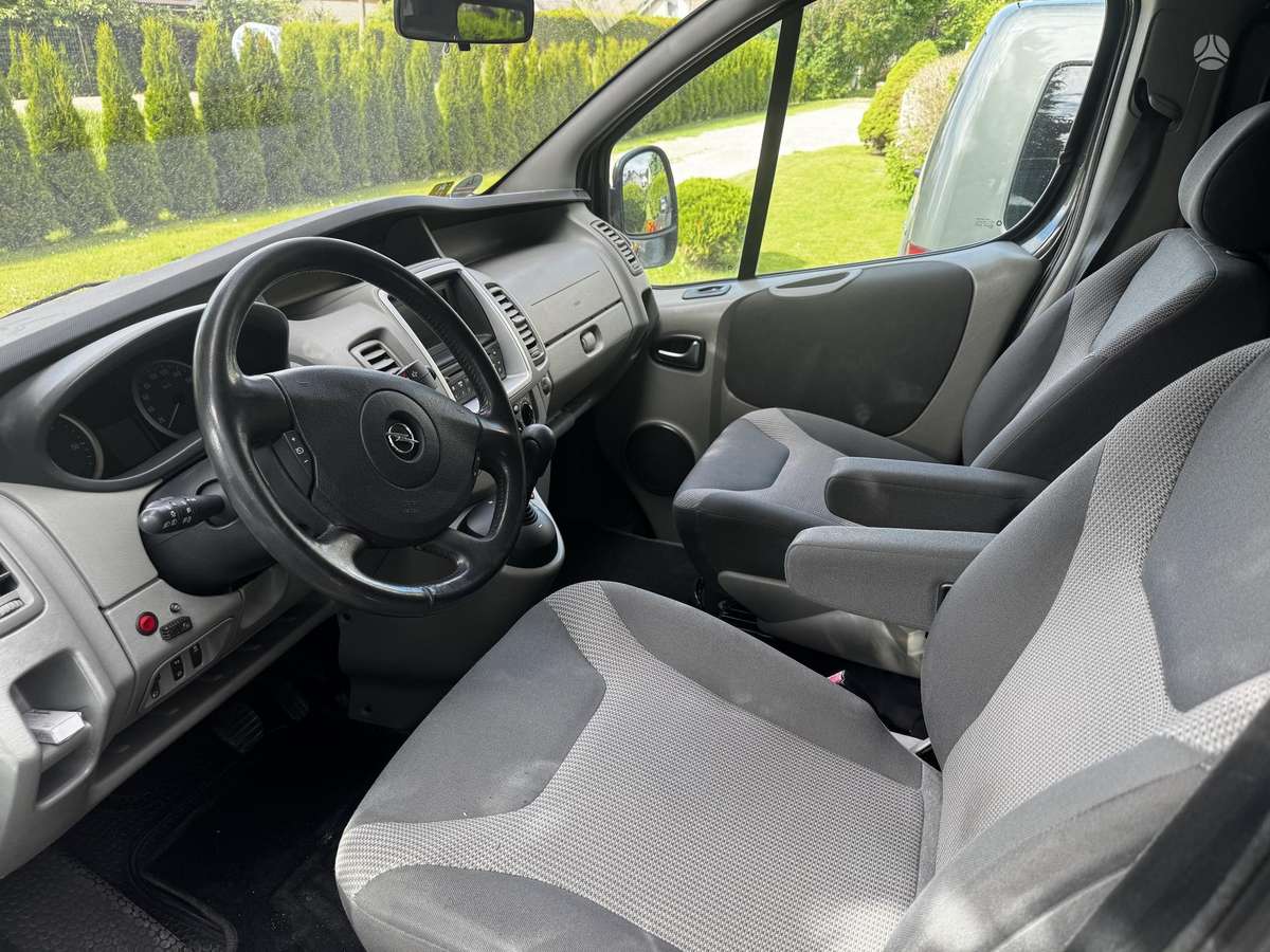 Opel Vivaro, 2.5 l., Минивэн