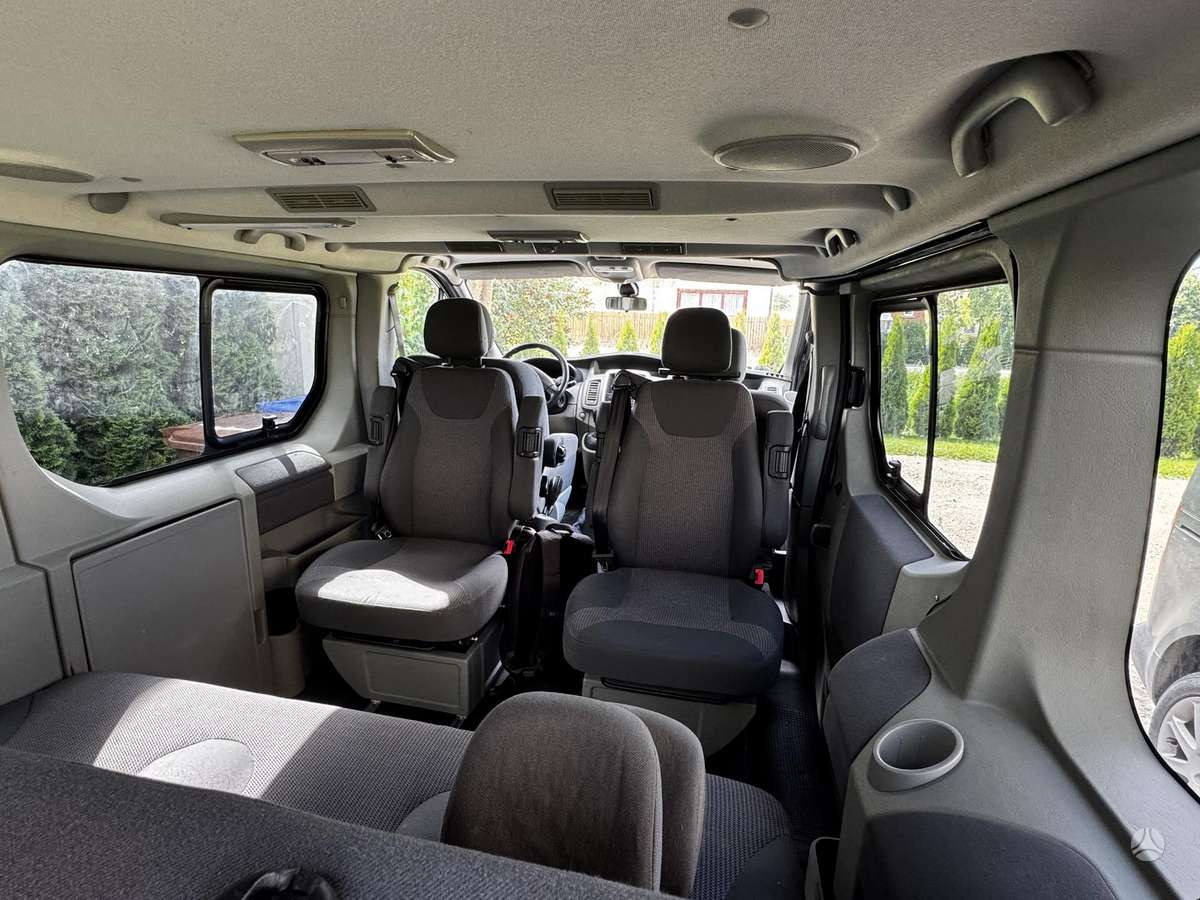 Opel Vivaro, 2.5 l., Минивэн