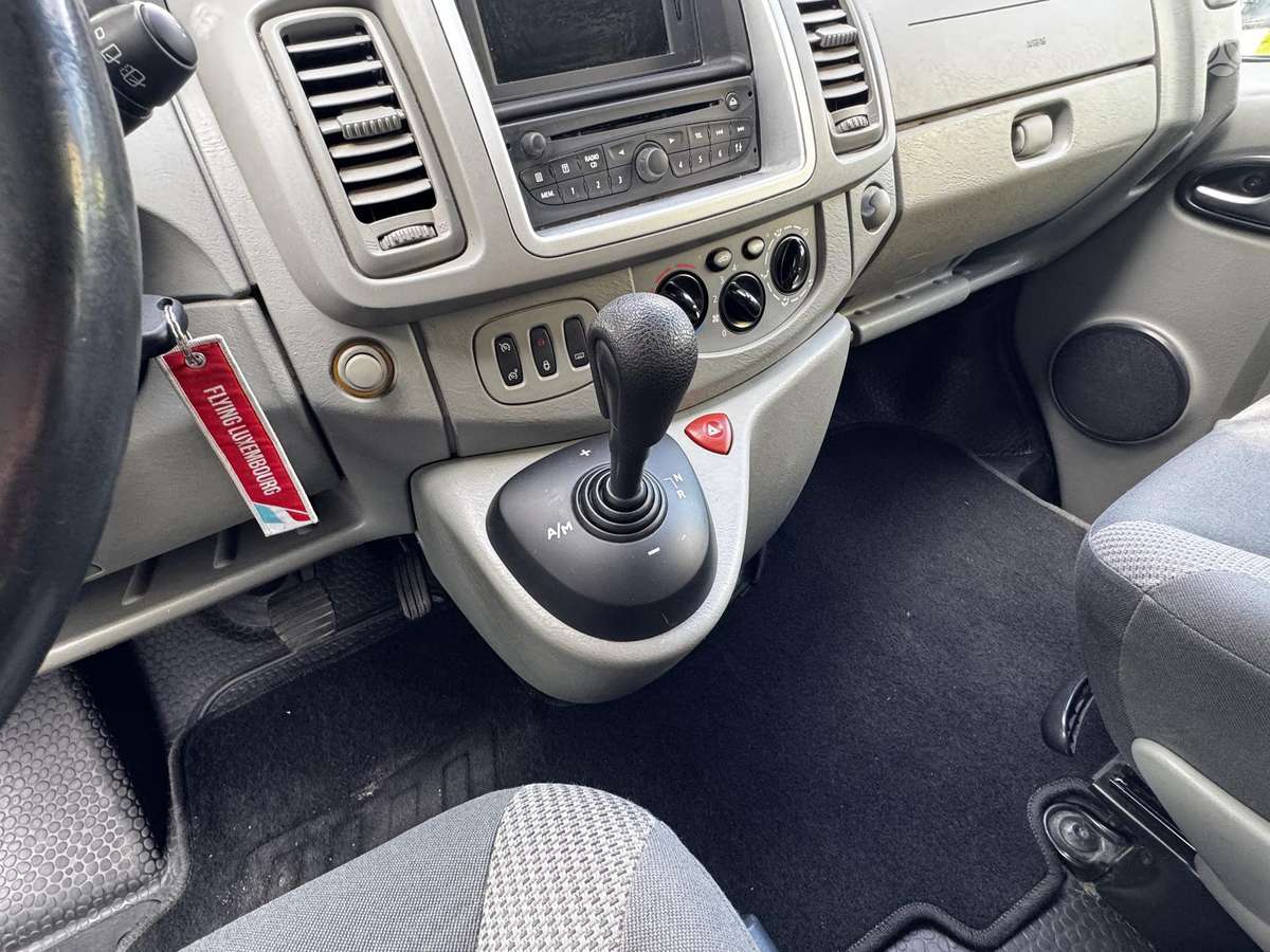 Opel Vivaro, 2.5 l., Минивэн