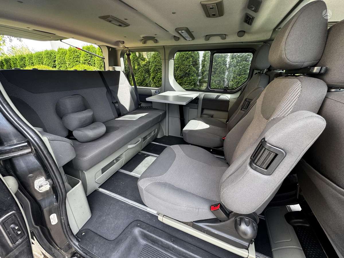 Opel Vivaro, 2.5 l., Минивэн