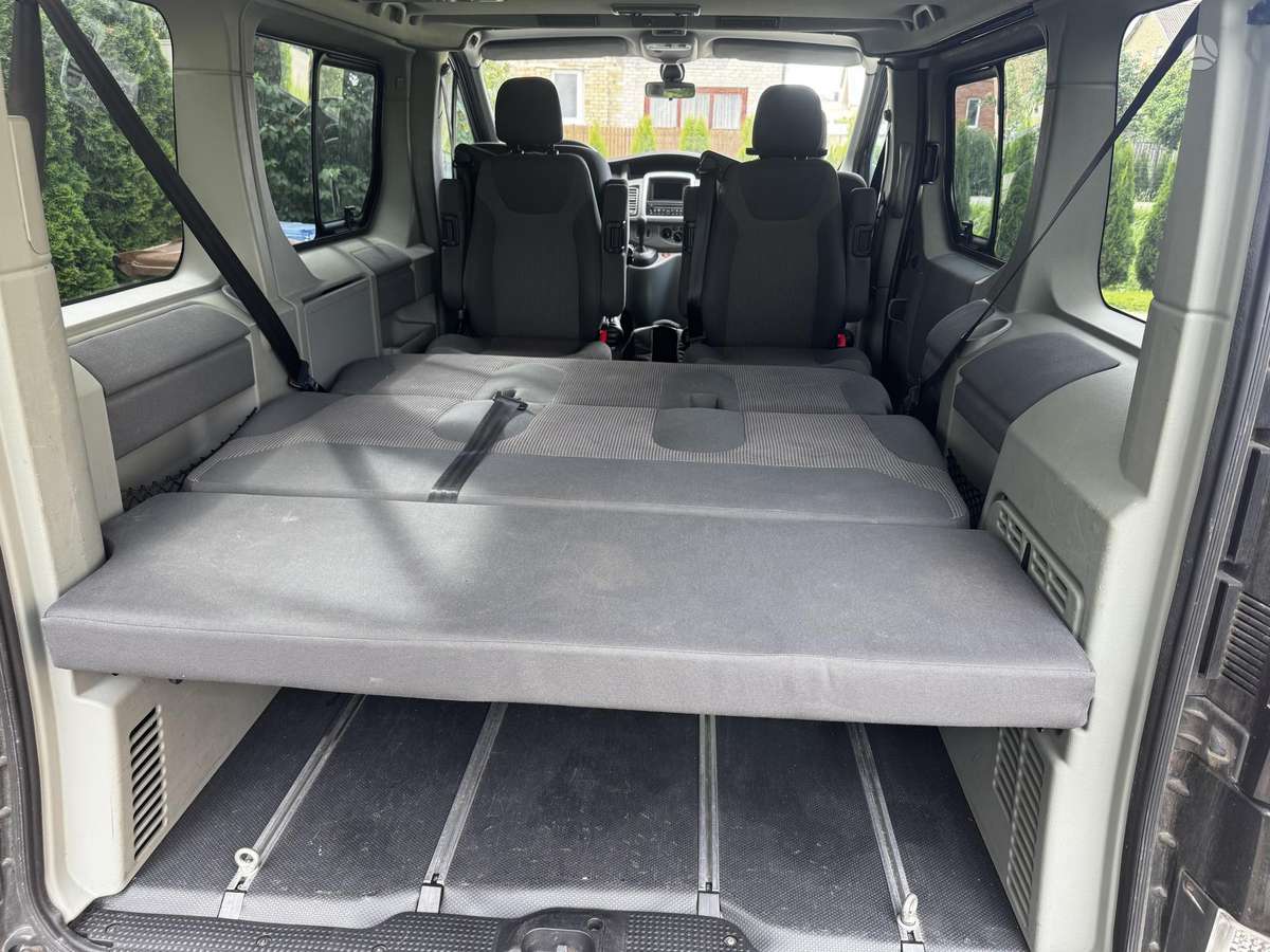 Opel Vivaro, 2.5 l., Минивэн