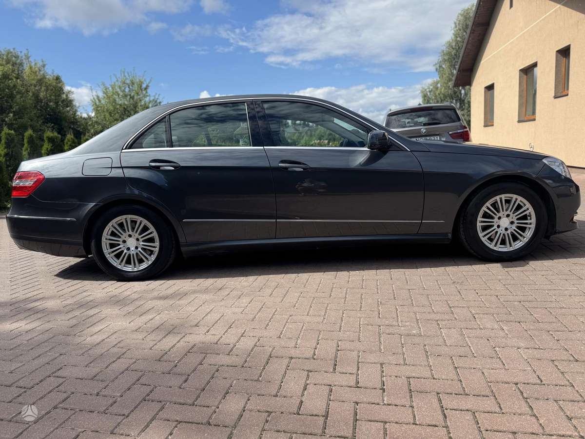 Mercedes-Benz E200, 2.2 l., Седан