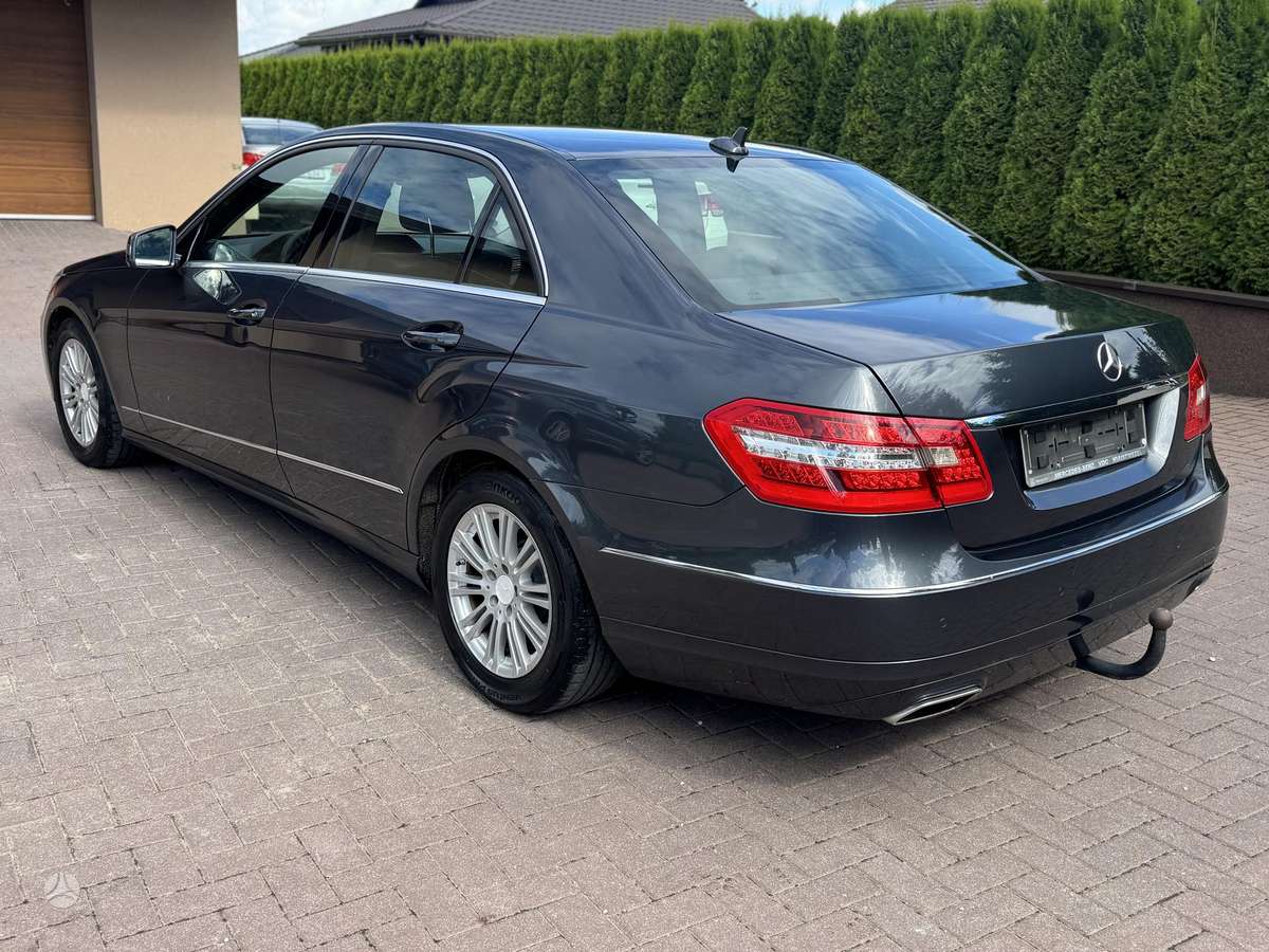 Mercedes-Benz E200, 2.2 l., Седан
