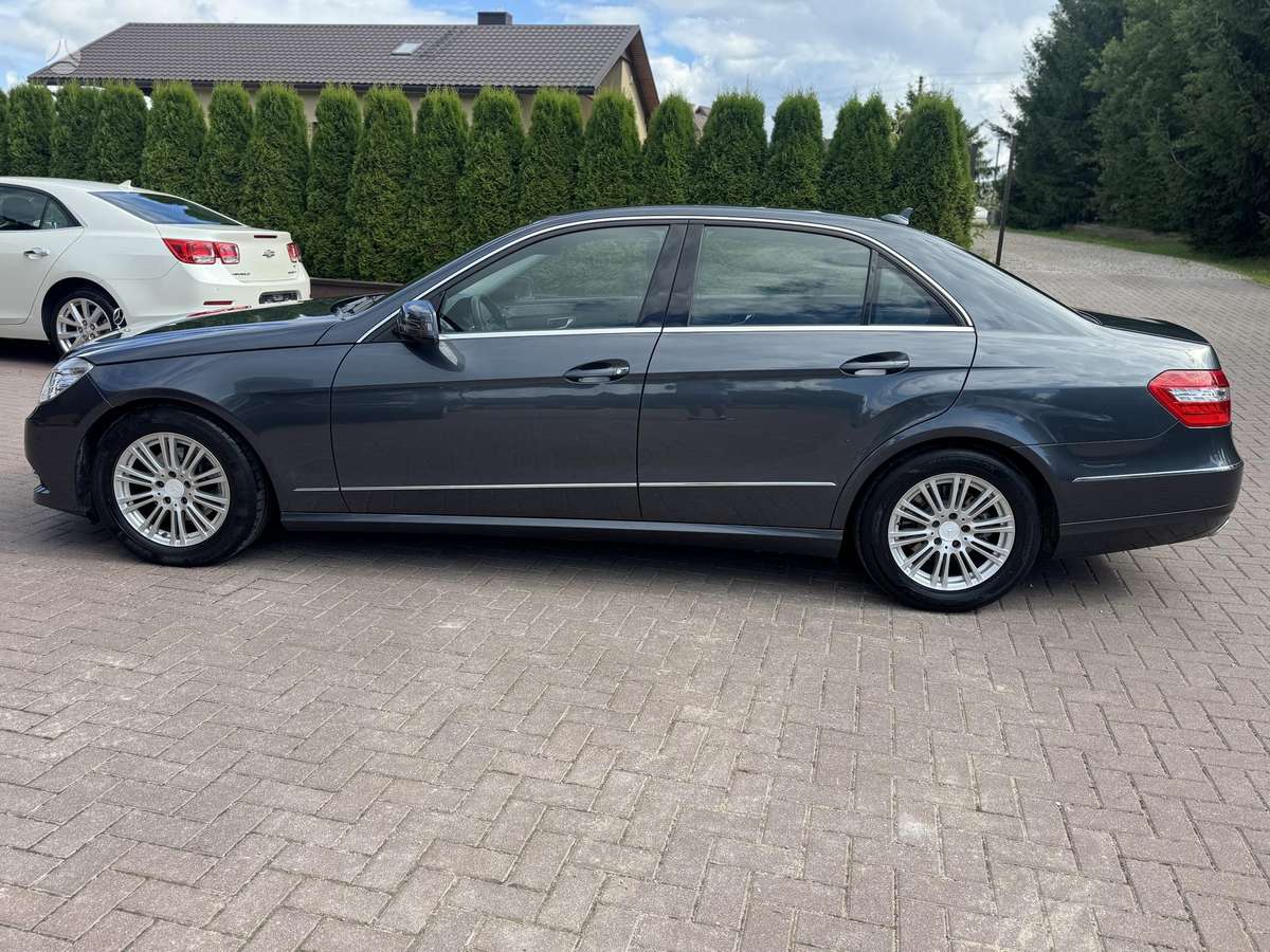 Mercedes-Benz E200, 2.2 l., Седан