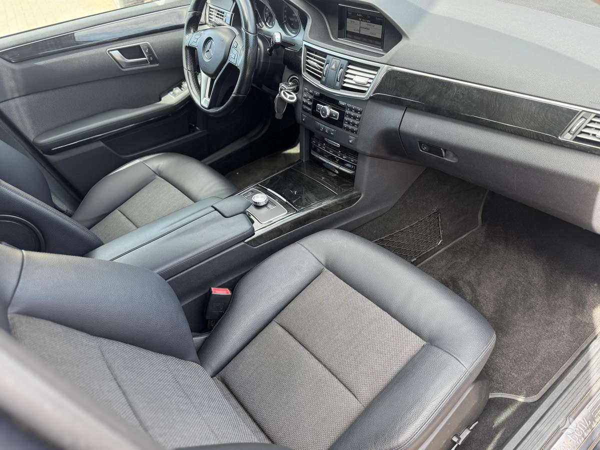 Mercedes-Benz E200, 2.2 l., Седан