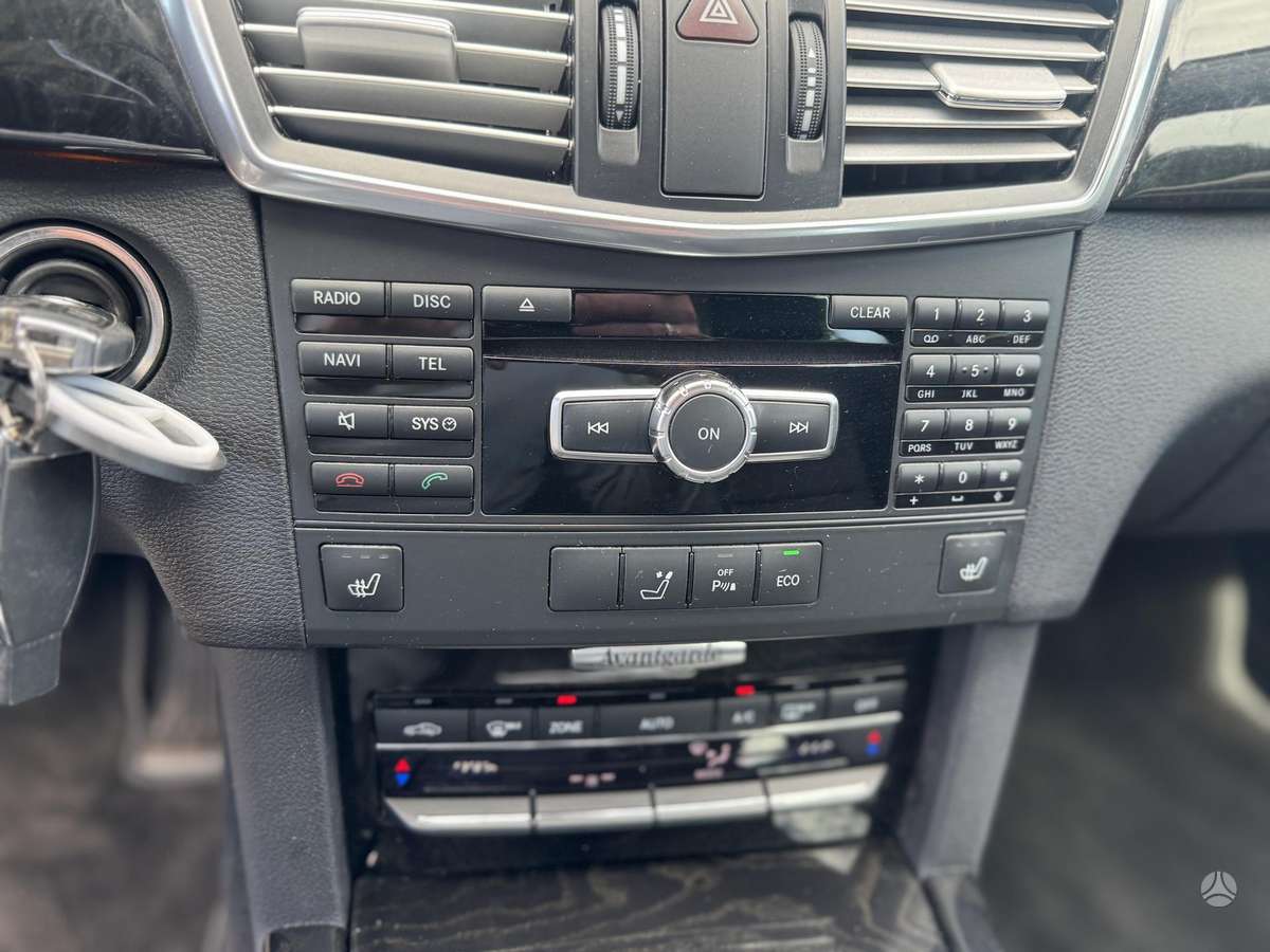 Mercedes-Benz E200, 2.2 l., Седан