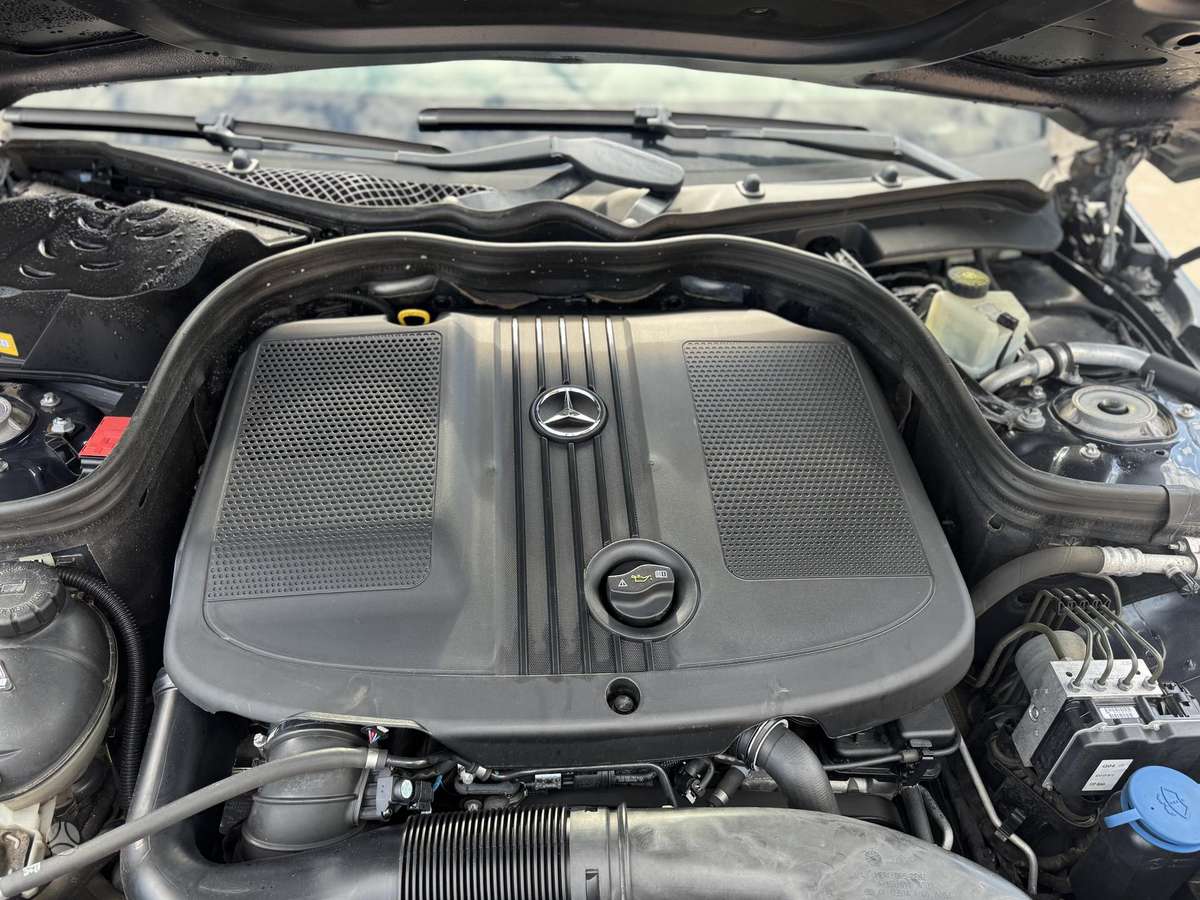 Mercedes-Benz E200, 2.2 l., Седан