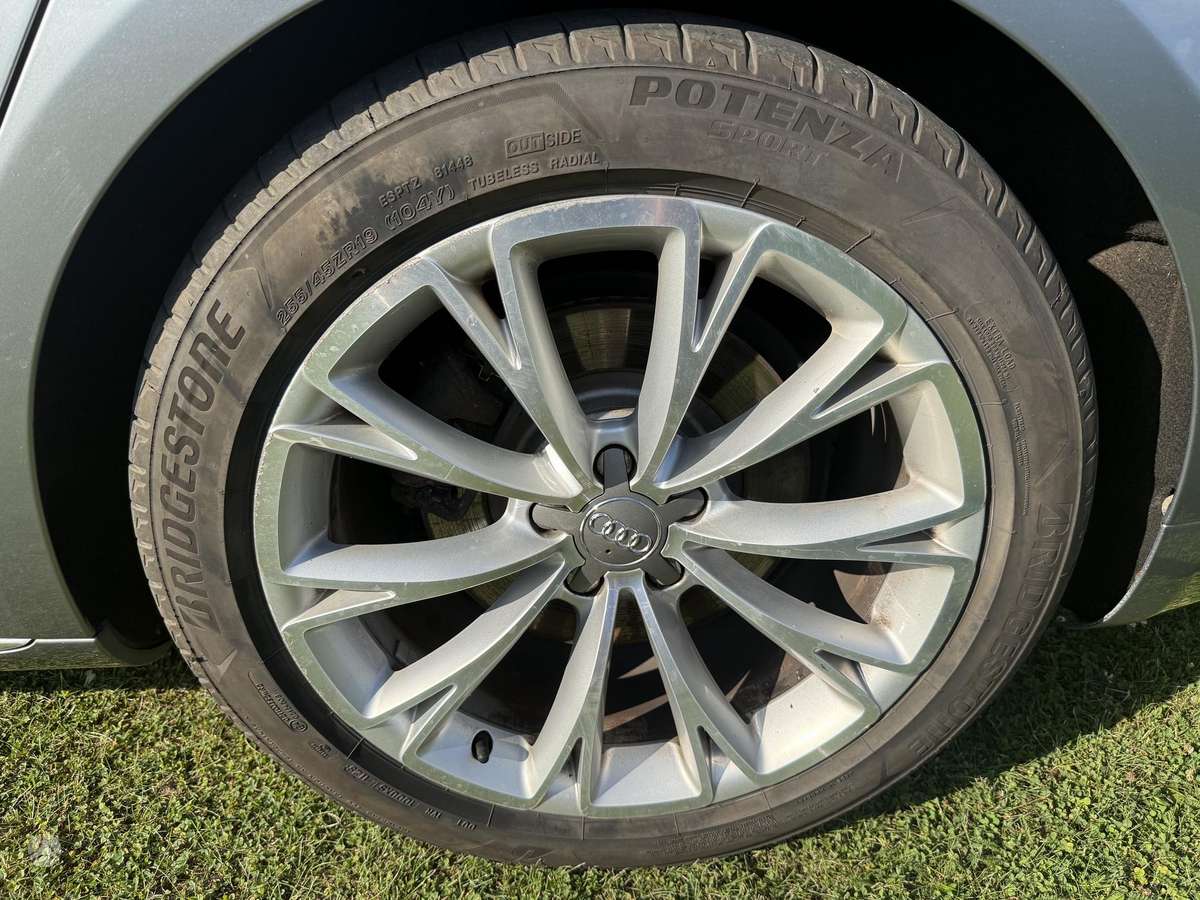 Audi A8, 3.0 l., saloon / sedan