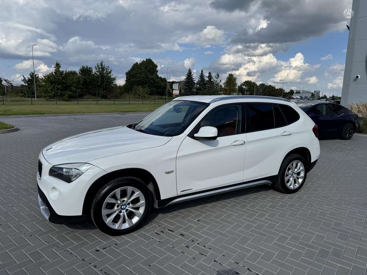 BMW X1, 2.0 l., off-road / crossover
