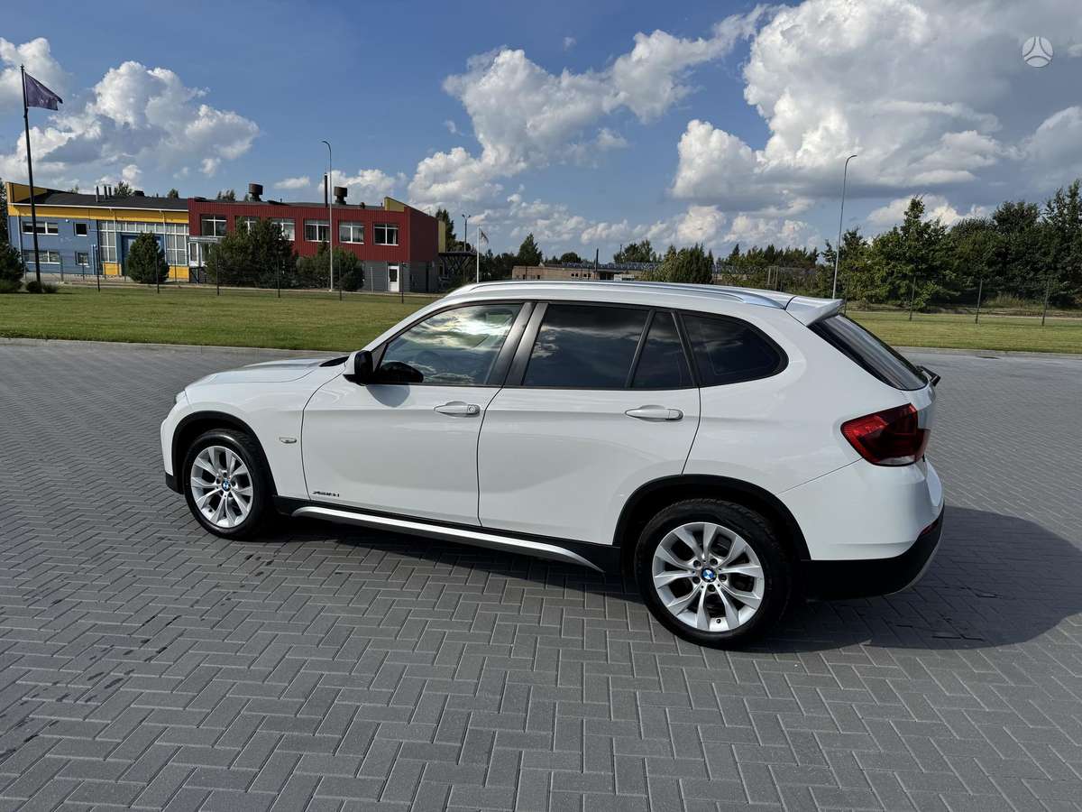BMW X1, 2.0 l., off-road / crossover