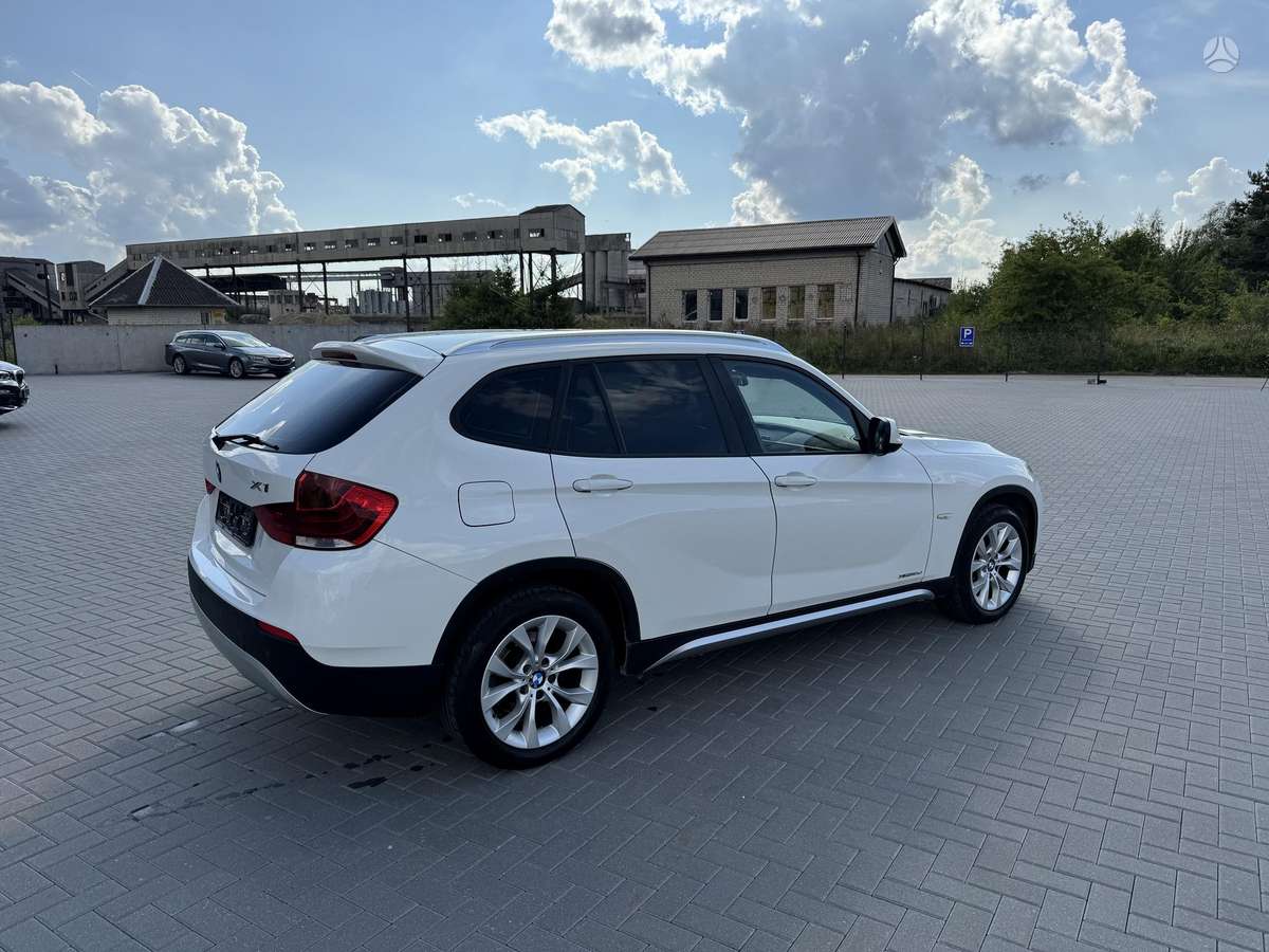 BMW X1, 2.0 l., off-road / crossover