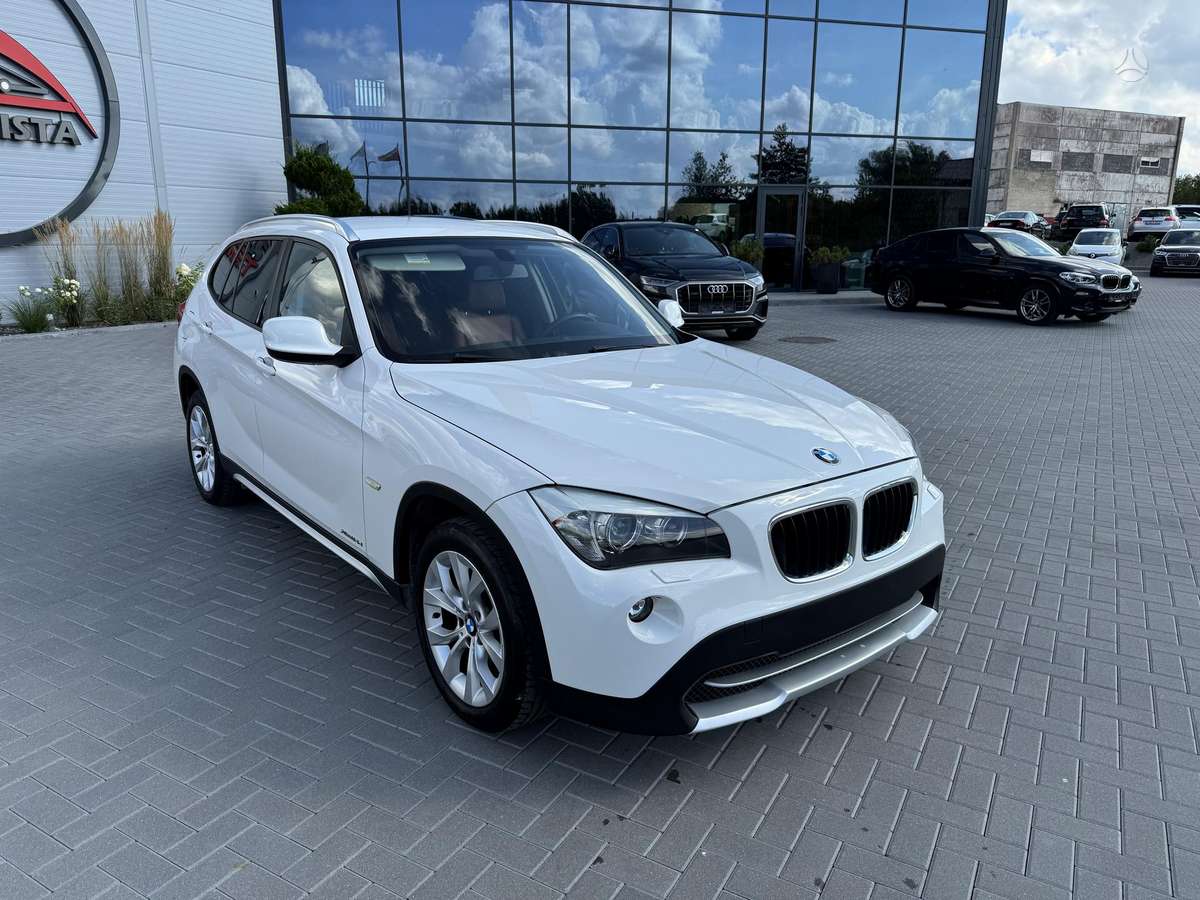 BMW X1, 2.0 l., off-road / crossover