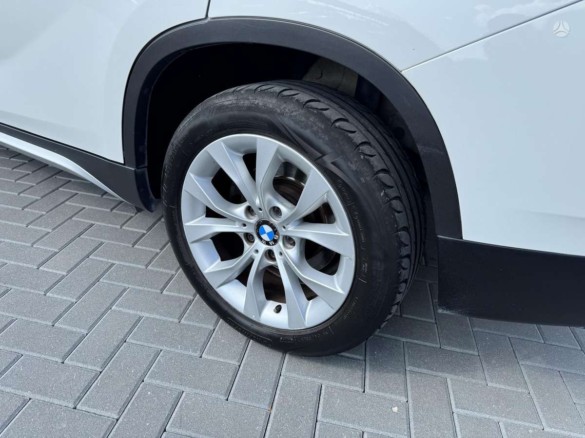 BMW X1, 2.0 l., off-road / crossover