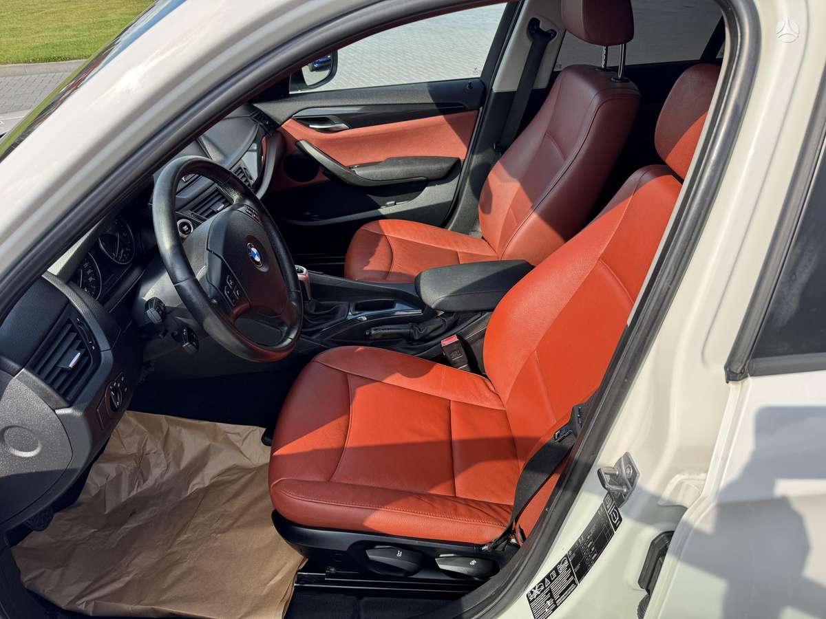 BMW X1, 2.0 l., off-road / crossover