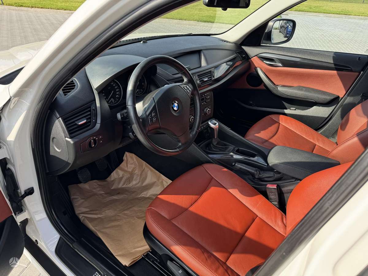 BMW X1, 2.0 l., off-road / crossover