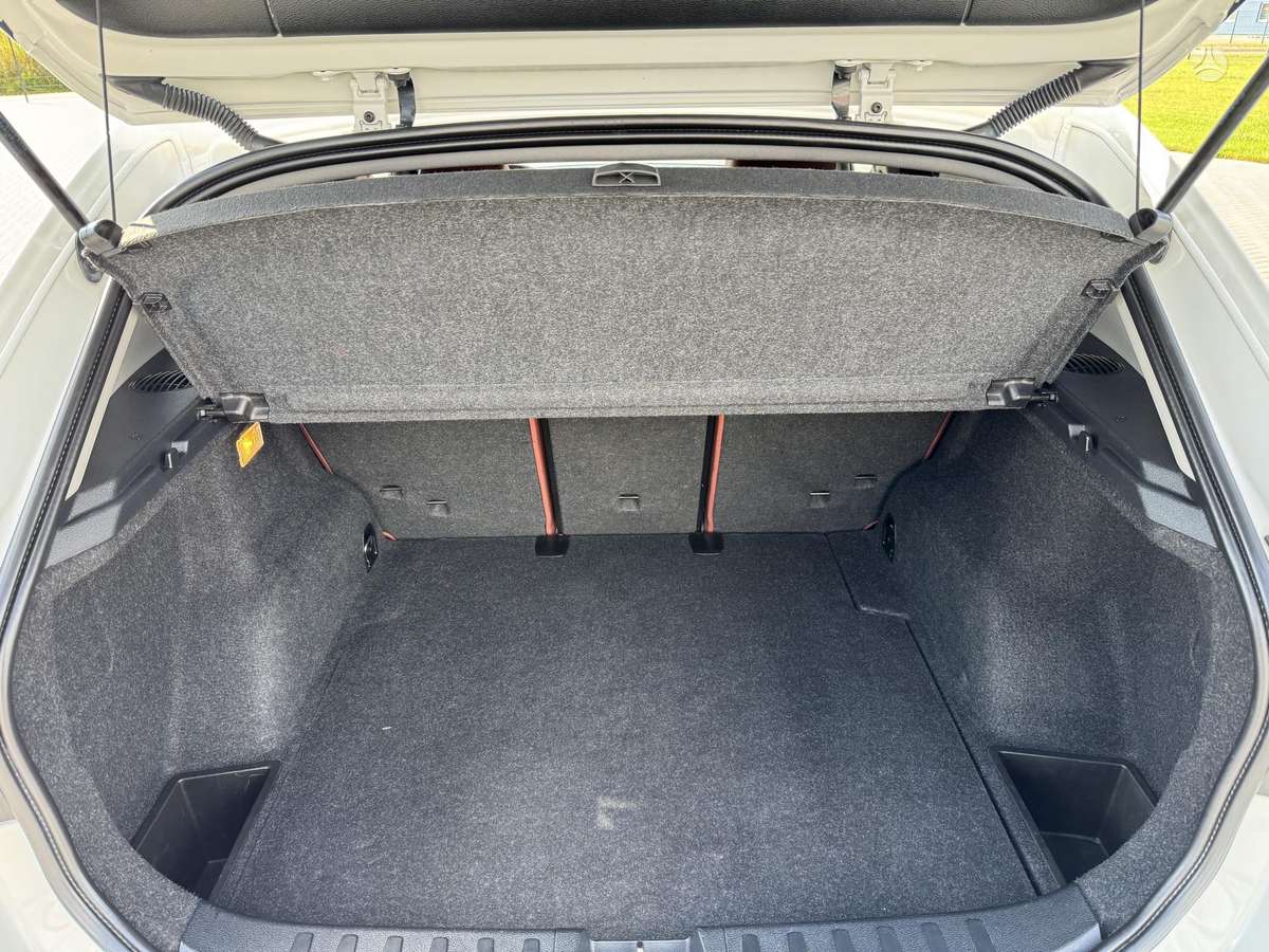 BMW X1, 2.0 l., off-road / crossover