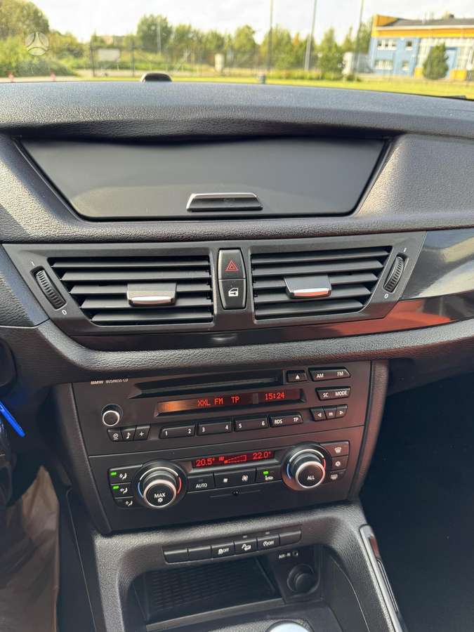 BMW X1, 2.0 l., off-road / crossover