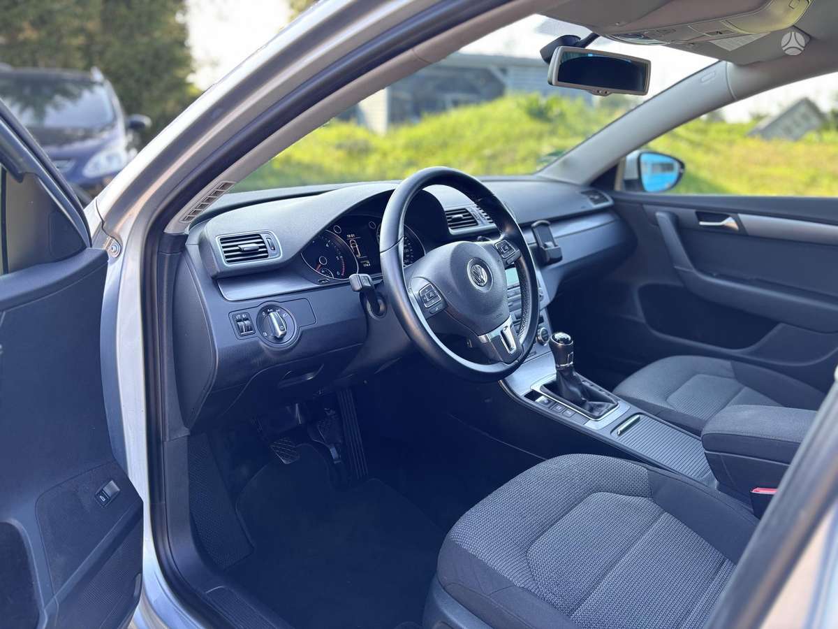 Volkswagen Passat - 11