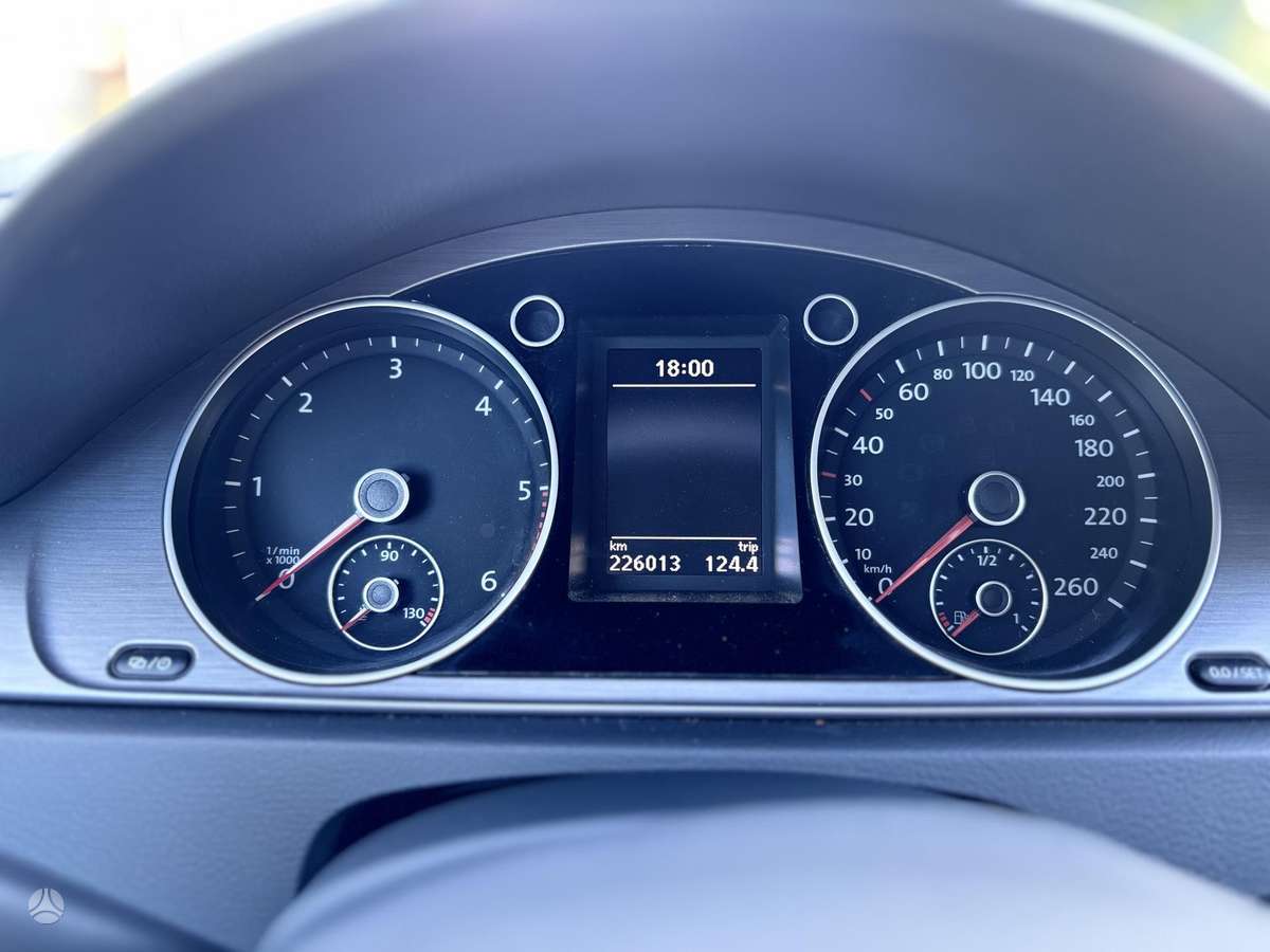 Volkswagen Passat - 10