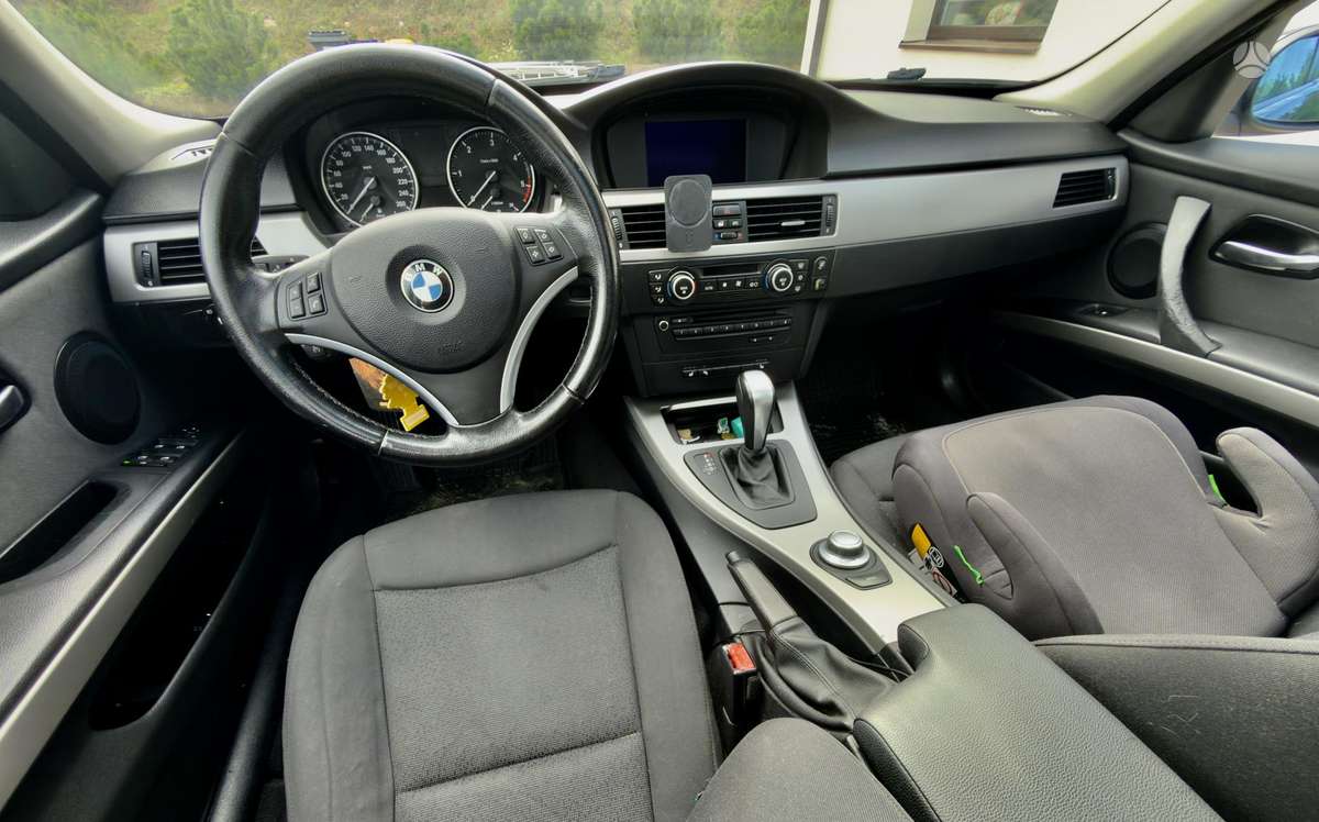 BMW 320, Универсал
