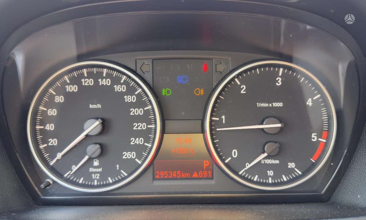 BMW 320, universalas